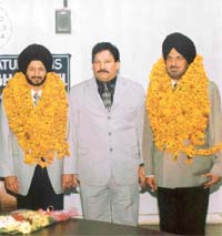 Mr Kartar Singh, Director, Sports Punjab, with the retiring DSOs at a farewell function