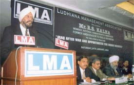 Mr R.S. Kalha, member, NHRC, delivers a talk on "Iraq after war and oppurtunities for Indian business"