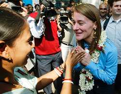 Melinda Gates, wife of Bill Gates, greets a sex worker in Kolkata 