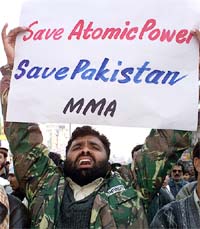 An activist of Mutahidda Majlis-e-Amal, an alliance of six hard line Islamic parties, holds a placard to protest the detention of nuclear scientists