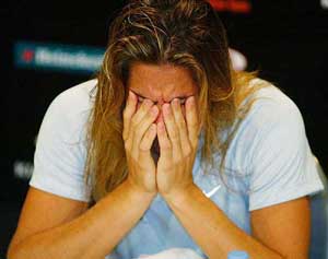 France's Amelie Mauresmo cries during a press conference following her withdrawal