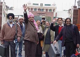 Mr Harnam Dass Johar, Minister for Higher Education Punjab, along with scholars, singers and mediapersons cross over to Pakistan 