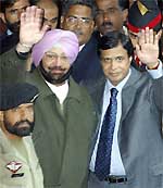 Punjab Chief Minister Amarinder Singh and the Chief Minister of Pakistani province of Punjab, Chaudhary Pervez Elahi, wave to the crowd