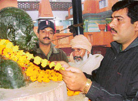 Ludhianvis pay tributes to the Father of the Nation, Mahatma Gandhi