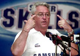 Former South African cricket coach Bob Woolmer addresses a Press conference in New Delhi 