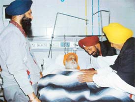 Lok Bhalai Party chief Balwant Singh Ramoowalia and former minister S.S. Chottepur enquires about the health of former SGPC chief Jagdev Singh Talwandi while his son 