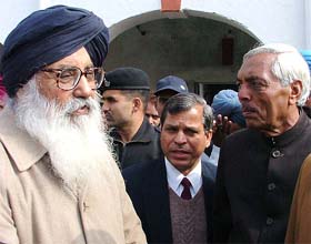 SAD president Parkash Singh Badal waits for Union Railway Minister Nitish Kumar at the Bathinda railway station