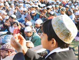 Devotees offer Namaz on Id-ul-Zuha at Jama Masjid