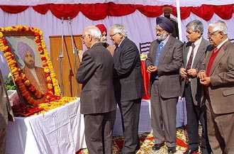 President of The Tribune Trust, Justice R.S. Pathak (left), along with other trustees, Mr R.S. Talwar, Dr R.P. Bambah, Justice S.S. Sodhi, the General Manager, Mr R.N. Gupta, and the Editor-in-Chief, Mr H.K. Dua, paying tributes to the founder of The Tribune, Sardar Dyal Singh Majithia, on the occasion of the institution�s 123rd anniversary in Chandigarh