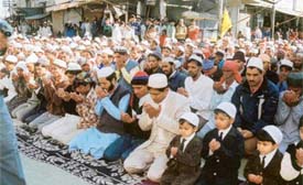 The old, young and children offer namaz at the Jama Masjid on the occasion of Id in Ludhiana