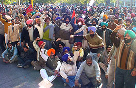 To avoid discontent among employees, the government should take them into its confidence before undertaking privatisation of a public sector undertaking. 