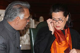 Congress President Sonia Gandhi speaks to former Lok Sabha Speaker Shivraj Patil 