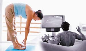 A biwi pushes herself to get in shape while her man is only interested in TV
