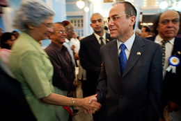 Israeli Foreign Minister Silvan Shalom meets members of the Indian Jew community at Magen David Synagogue in Mumbai 