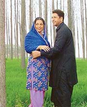 Juhi Chawla and Gurdas Mann during the shooting of the film �Des Hoya Pardes�, at Shergarh Bara village near Morinda