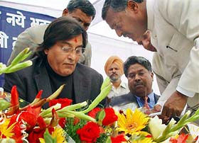 The Minister of State for External Affairs, Mr Vinod Khanna, is all ears to Mr Satya Pal Jain, a former member of Parliament from Chandigarh, at the inaugural ceremony of the new building of Regional Passport Office in Sector 34, Chandigarh