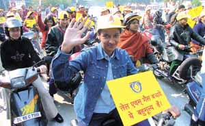 Women on two-wheelers spread the message of �Empower Women and Save Oil� in the Capital 