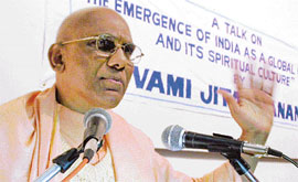 Swami Jitatmanand addresses a gathering at Art Gallery, Sector 10, Chandigarh 