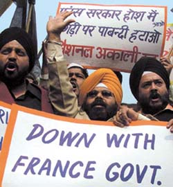 Activists of the National Akali Dal protesting at Jantar Mantar against the proposed ban on religious symbols in French schools on Friday.