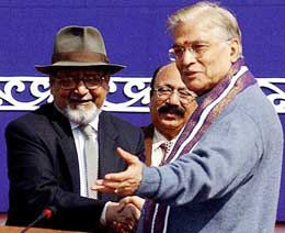Union Minister for Human Resource Development Murli Manohar Joshi with Nobel Laureate V. S. Naipaul