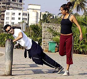 MTV VJs Anusha and Aditya workout on the streets ahead of Sunday's Mumbai International Marathon