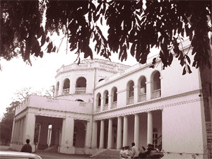 A view of the Rajindra Kothi in the Baradari Gardens.