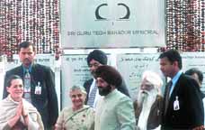 Sonia Gandhi, Delhi Chief Minister Sheila Dikshit, Arvind Singh Lovely, Minister of Tourism & Education and Prehlad Singh Chandok, president, DSGMC, during the laying of the foundation stone of Shri Guru Tegh Bahadur Memorial in the Capital on Wednesday.