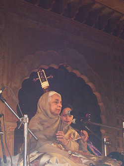 Girija Devi presents a delightful vocal recital along with her disciple, Sunanda Sharma, at Quila Mubarak