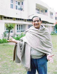 Darshan, an actor of yesteryear, in Senior Citizens Home, Sarabha Nagar