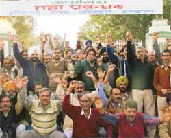 Haryana Roadways employees hold a demonstration in Ambala