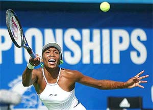 Venus Williams of the US returns a shot to Australia's Alicia Molik during the second round of the Dubai Duty Free Women's Open in Dubai 