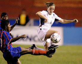 USA player Cat Reddick fights for the ball