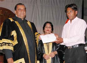 Mr Harnam Dass Johar, Minister for Higher Education, presents awards to students at the annual prize distribution function held at SCD College