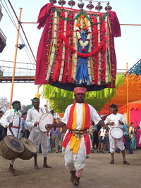 Folk artistes from Karnataka perform the Kunita dance at the concluding day of the Crafts Mela.