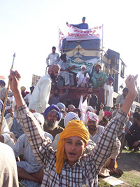 Agitating farmers block rail traffic