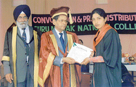 Dr K.N. Pathak, Vice-Chancellor of Panjab University, addresses degree-holders at Guru Nanak National College, Doraha,