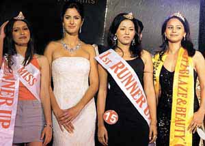 Second runner-up Sherry, first runner-up Seema and Glitz Miss Delhi Aarti Sethi along with Katreena Kaif during the grand finale of Glitz 2004 contest in the Capital on Monday.