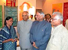 Defence Minister George Fernandes, External Affairs Minister Yashwant Sinha and Planning Commissionn Chairman K.C. Pant talk to Jaya Jaitley