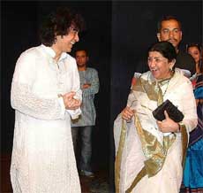 Melody queen Lata Mangeshkar and tabla maestro Zakir Hussain share a light moment 