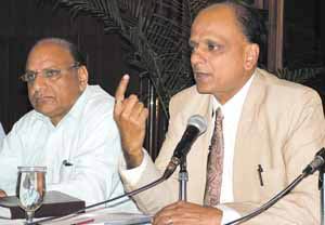 Executive Vice-Chairman of Heartcare Foundation of India Dr K. K. Agarwal and Ramesh Kapoor, ACP, Traffic, Road Safety Cell, at a press conference in the Capital on Thursday. Photo by Kamal Singh