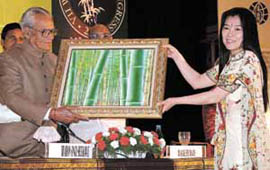 Kazuyo Vasoyama from Japan presenting a bamboo painting to Vice President Bhairon Singh Shekhawat during the World Bamboo Congress in the Capital on Thursday. 
