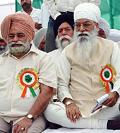 Punjab Pardesh Congress chief H.S. Hanspal and Transport Minister Tej Parkash Singh at the Congress conference at Anandpur Sahib 