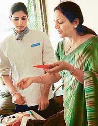 Nita Mehta provides tips on mocktail decorations during an interactive session at Book Cafe