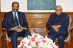 Prime Minister Atal Bihari Vajpayee with Zanzibar President Amani Abeid Kaurme