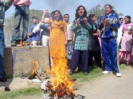 Women activists of the Akhil Bharatiya Vidyarthi Parishad burn the effigy of Jammu and Kashmir Chief Minister