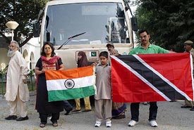 Cricket fans halt at Pipli