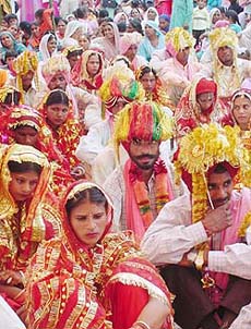 Thirty couples from various districts of Punjab tied the nuptial knot at the Nishkam Sewa Ashram in Daad village in Ludhiana district on Sunday. 