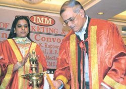 Lt-Governor Vijai Kapoor inaugurates the Annual Convocation Function of the Institute of Marketing & Management while media personality Pratibha Advani looks on in the Capital on Sunday.
