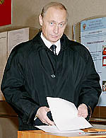 Russian President Vladimir Putin casts his ballot at a polling station in central Moscow 