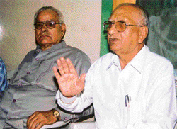 Mr Sat Pal Gosain, a former Punjab Deputy Speaker, at a press conference in Ludhiana